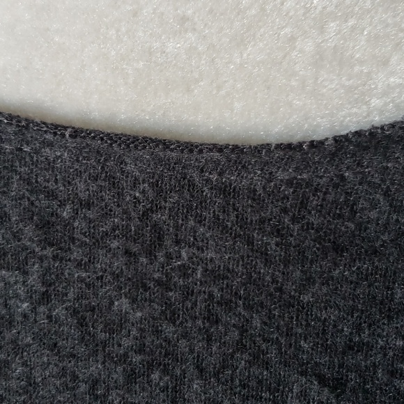 Windsor gray long sleeve tee with zipper shoulder accent - Picture 3 of 4